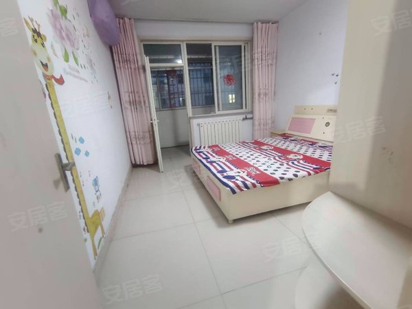 同乐花园精装三室带车位家具家电齐全拎包入住,购物出行上班方便