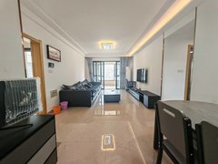 海口秀英西海岸价格可谈 精装三房两厅拎包入住看房方便业主已封窗出租房源真实图片