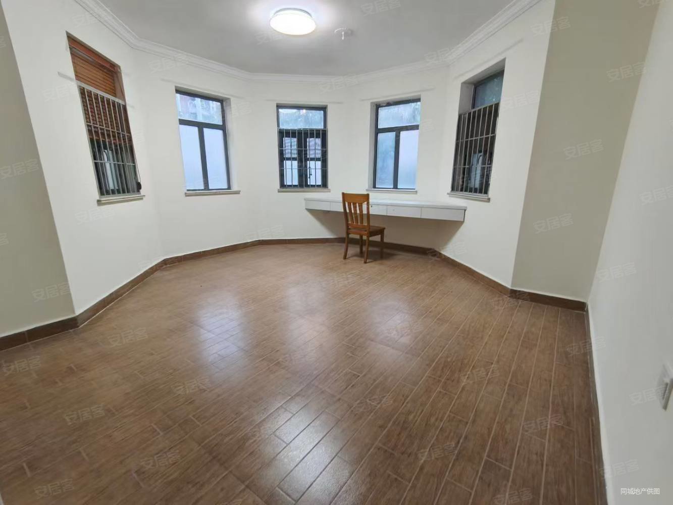 鸿都帝景湾4室2厅2卫152㎡南北76.8万