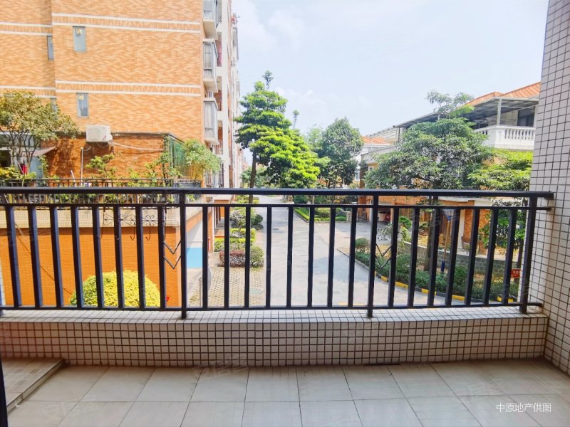 景湖蓝郡二期116平3房东南向230万