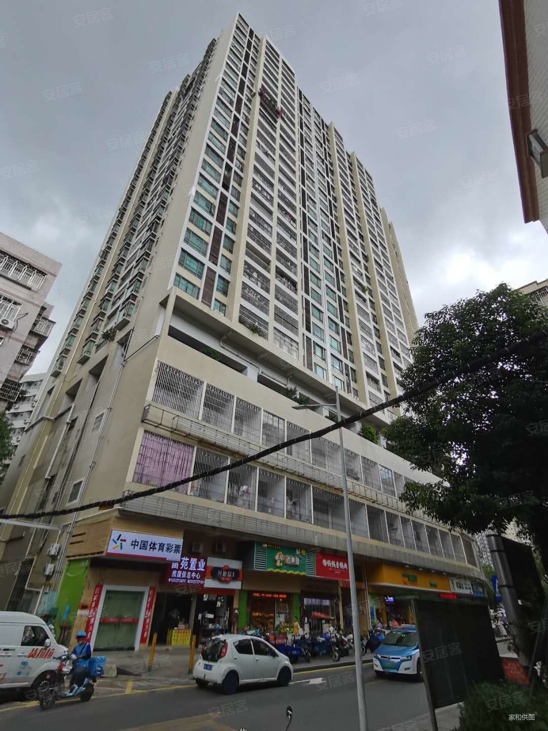 金龙豪庭3室2厅1卫89㎡南143万