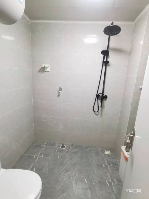 好位置 南北通透 好停车 真实在售 不靠路,鲁商蓝岸公馆二手房,200万