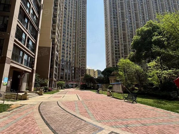 贵阳云岩大营坡中建华府(ef区)大营坡地铁口楼上 省二医 黔灵医院
