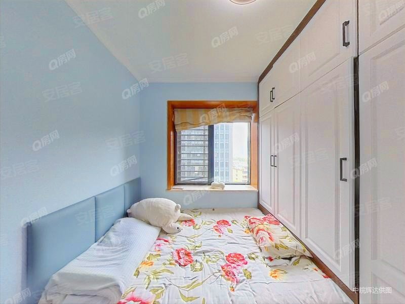 121平290万 银马公寓 精装电梯大三房 双本位子在