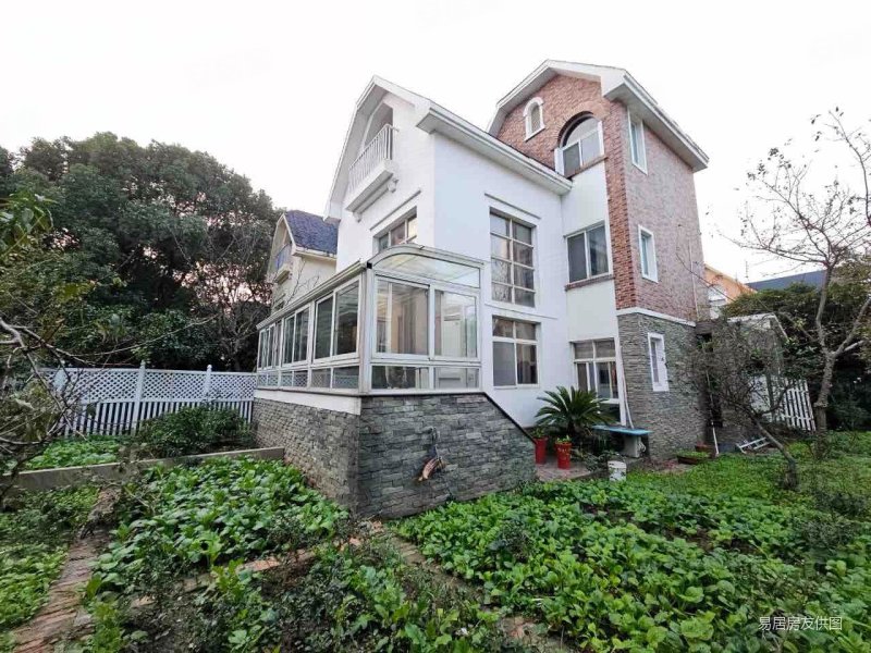 爱伦坡类独栋别墅270平方实际使用有300多平花园200多