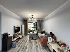 宜都宜都市区长江大道万达附近,精装三房,家电齐全,拎包入住。出租房源真实图片