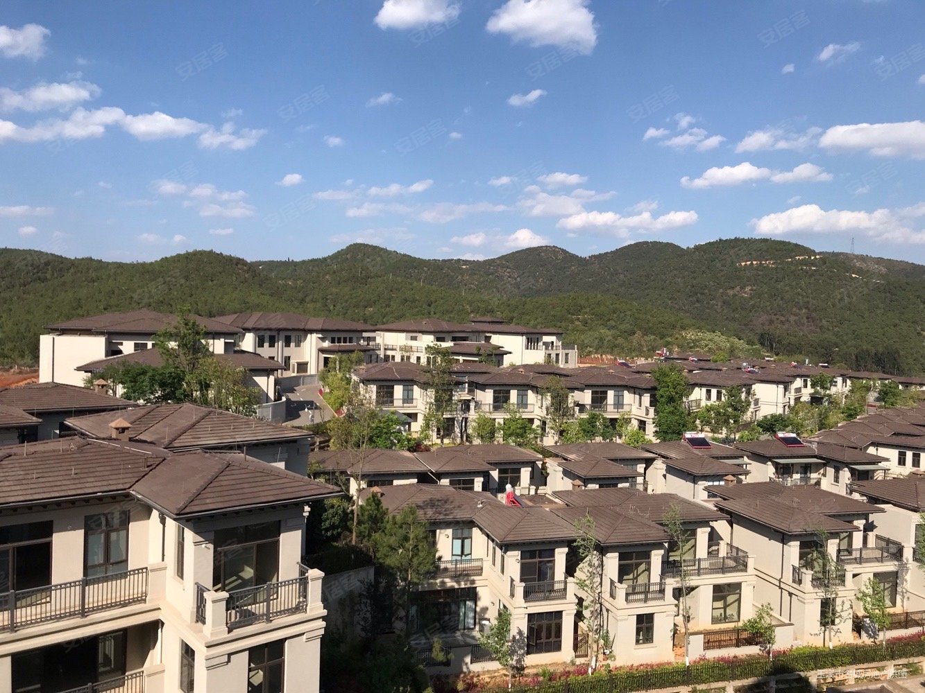 218万买别院 玉山城臻园 合院198平米带花园含 三个车位,滇中植物园