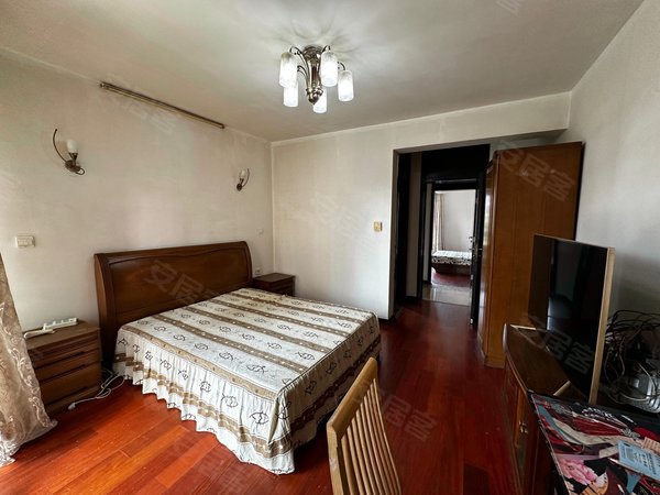 上海嘉定安亭安亭新镇兴苑新镇兴苑大两房采光充足 近永辉超市步行即