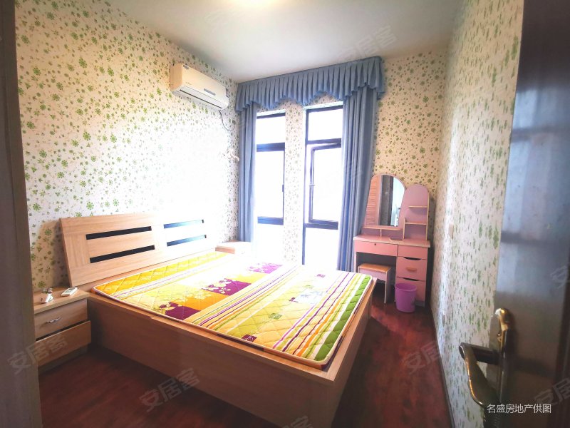 中渝梧桐公馆精装东南2室1厅