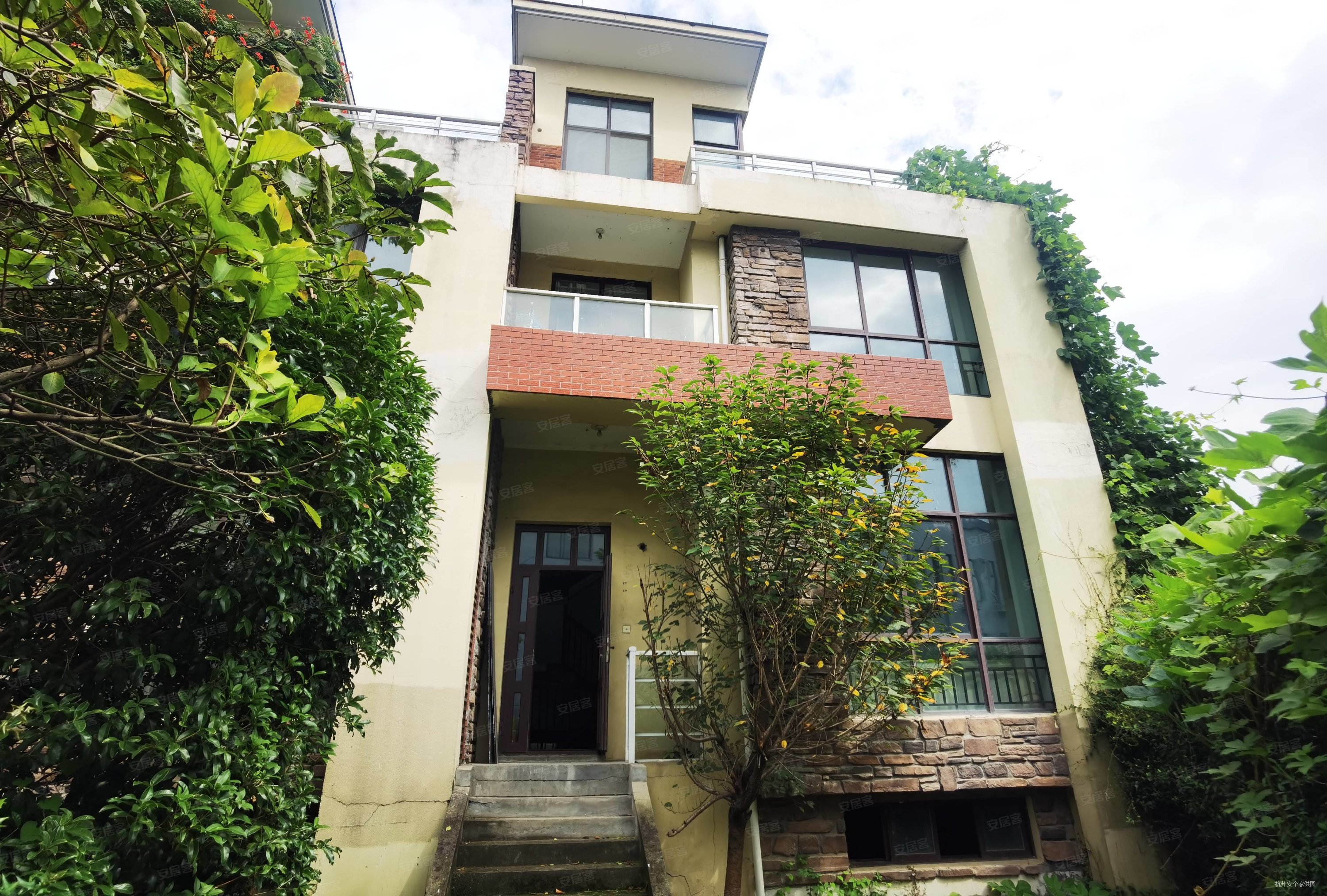 三江鸣翠蓝湾(别墅)4室2厅2卫220㎡南510万