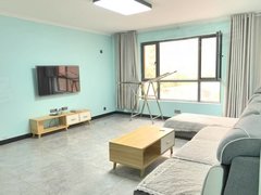 喀什喀什市喀什城区百合苑三期三室双卫,卧室都有空调,壁挂炉取暖近学校,商圈位置出租房源真实图片