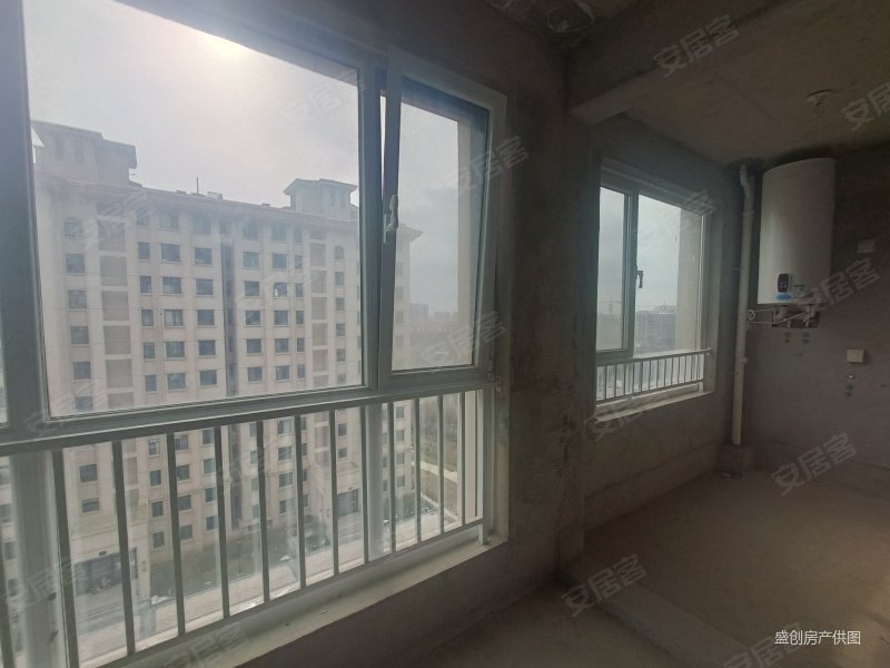 成山御苑八期总层15层的8楼房证过了两年