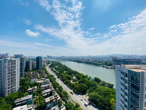 广州白云金沙洲中粮万科金域蓝湾中粮万科金域蓝湾 有钥匙随时看房 95