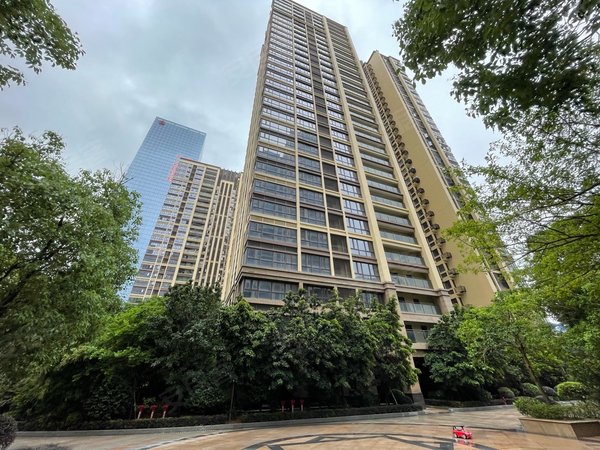 深圳龙华深圳北站金亨利瑜璟苑红山地铁口,使用率在130平米居家四房