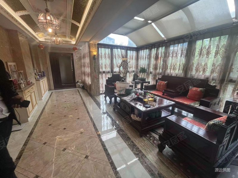 东方熙龙山院(别墅) 房龄新 满五   低密度社区 车位充足