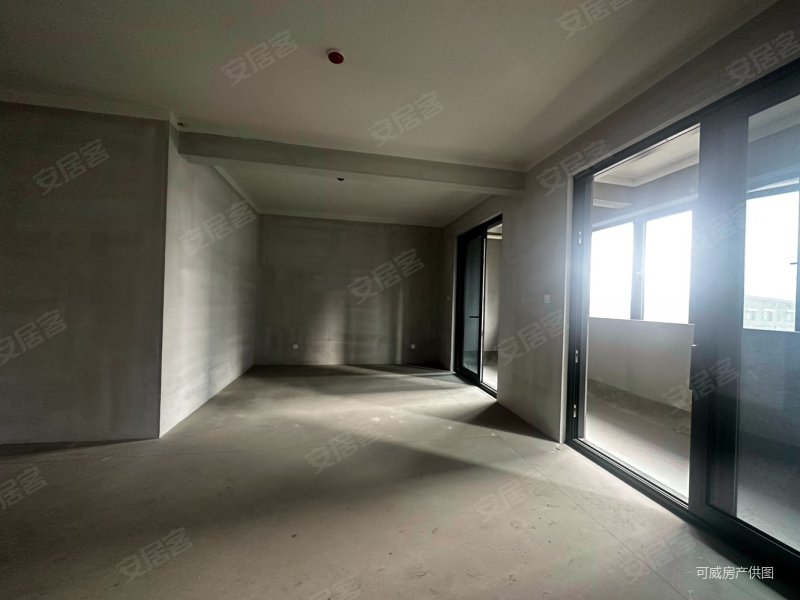 万固臻悦府4室2厅2卫143㎡南北275万