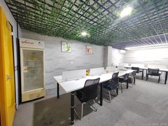 武汉江夏藏龙岛无中介好招人附近大学城适合版公直播传媒电商居住一体生活出租房源真实图片