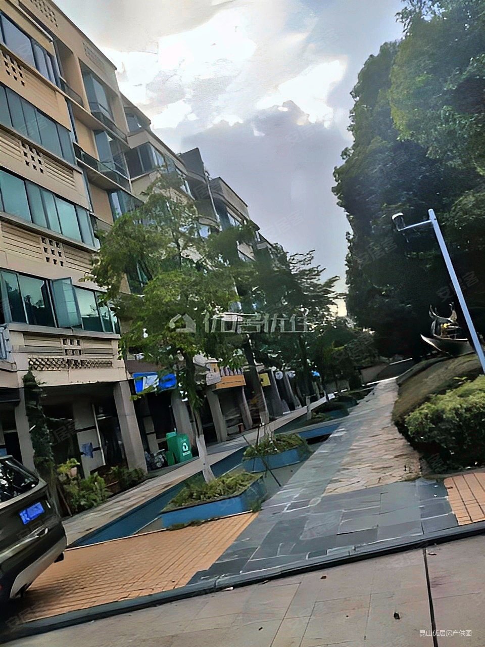 新港湾南北通透交通便利精装可拎包入住商品住宅