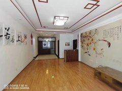 丽江玉龙玉龙西区市政府旁，精装三居室出租，小区环境优美，安全系数高出租房源真实图片