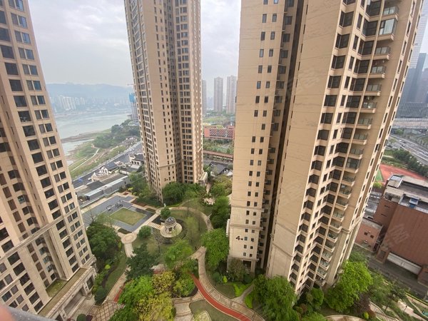 重庆江北江北嘴紫御江山天誉专车接送!天誉3房二厅二卫!开发商装修!