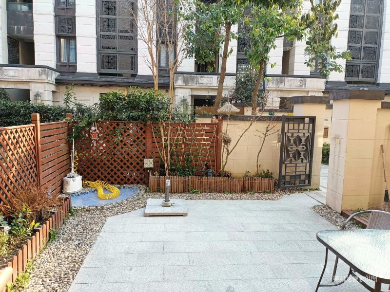 张江南保利艾庐下叠墅豪华装修含品牌家具带大花园