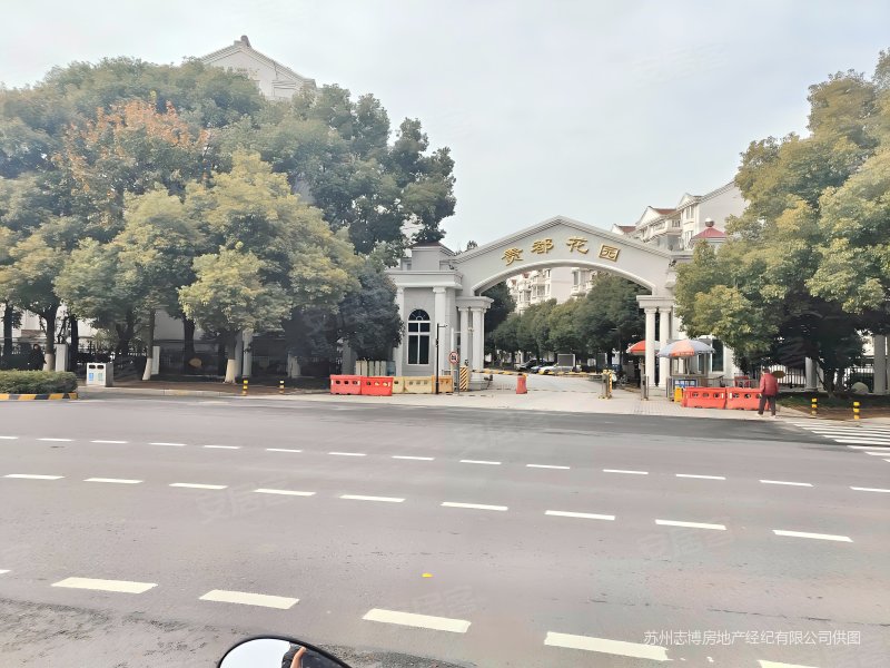 贵都花园一楼带花园套型小区中间位置格局好楼层好采光好