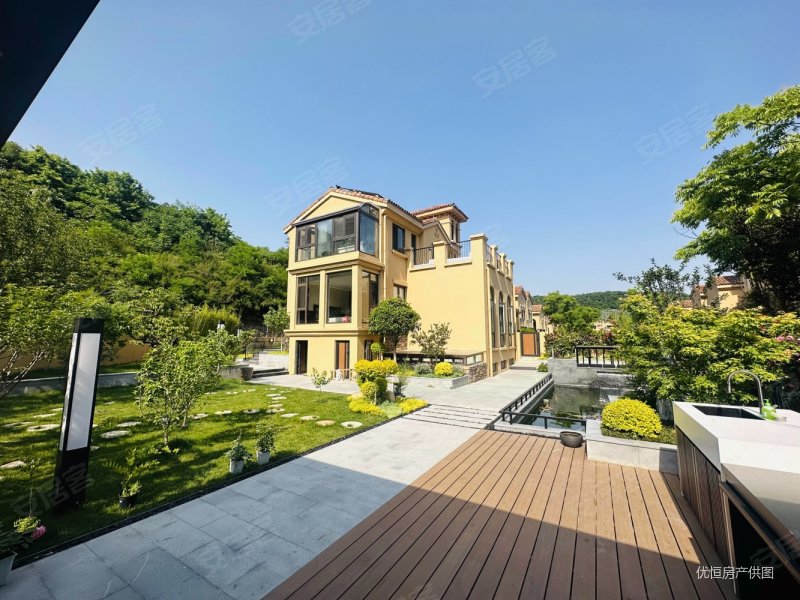 香山壹境山景别墅 三面大院子 精装修带电梯 随时看房