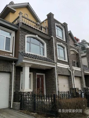 棋盘山 中旅蓝爵 别墅 清水五地下 带车库 带花园195万