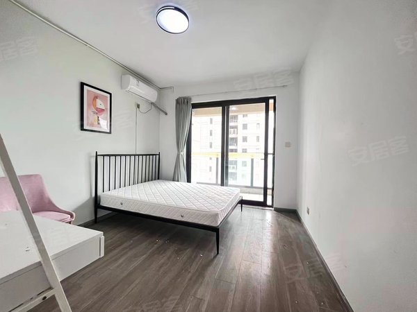 德信君宸4室1厅2卫89平合租房单间还有四个