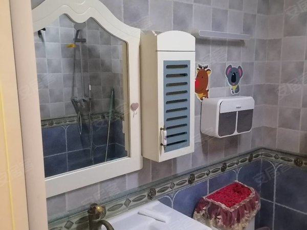 包头昆都仑丰盈道京奥港花园(商住楼)押一付一，帝景豪华装修，带空调，包网络，全家配套实木家具出租房源真实图片