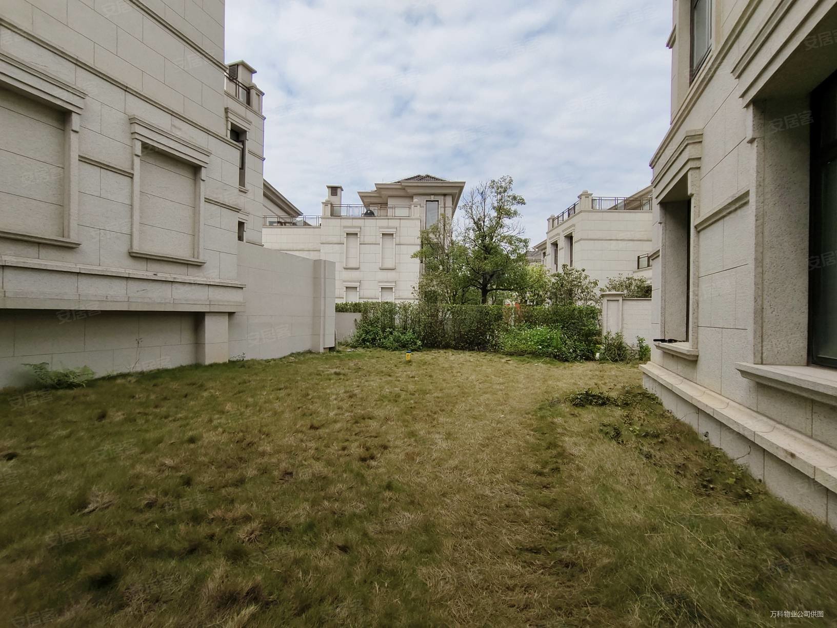 虎英公园万科御景湾8号别墅毛坯四层诚心出售