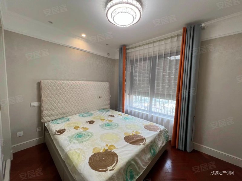 华润悦府237户型次顶楼 东边户  保养好  有钥匙  可谈