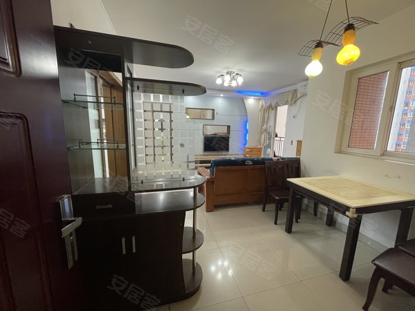 深圳布吉长龙泽润华庭小高层电梯精装2房 花园社社区 停车位充足出租