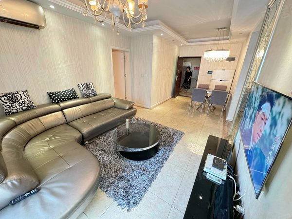 重庆两江新区观音桥半山华府商圈旁边豪装两房 实地很有质感 下楼就可以坐轻轨 随时看房出租房源真实图片