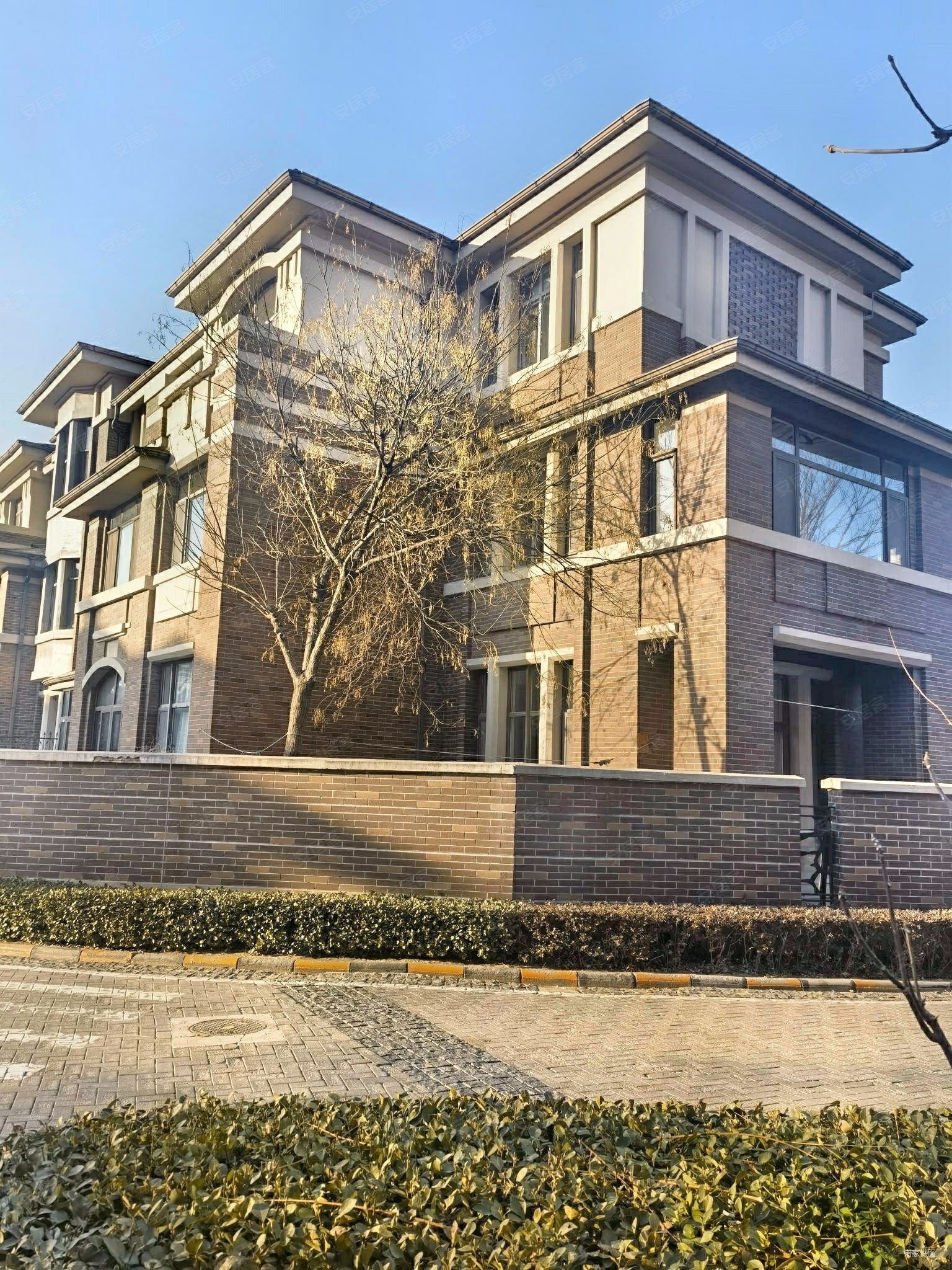 135万住大别墅 一楼带老人房 金角边户 采光很好 看房方便,中海公园城