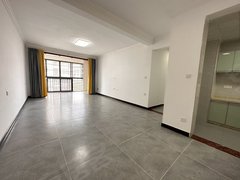 桂林秀峰中隐路万象城附近丽景公寓精装修3房可配家具看房方便有钥匙出租房源真实图片