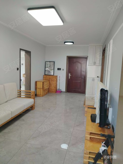 龙峰嘉园出行方便次新房精装可拎包入住高楼层采光充足