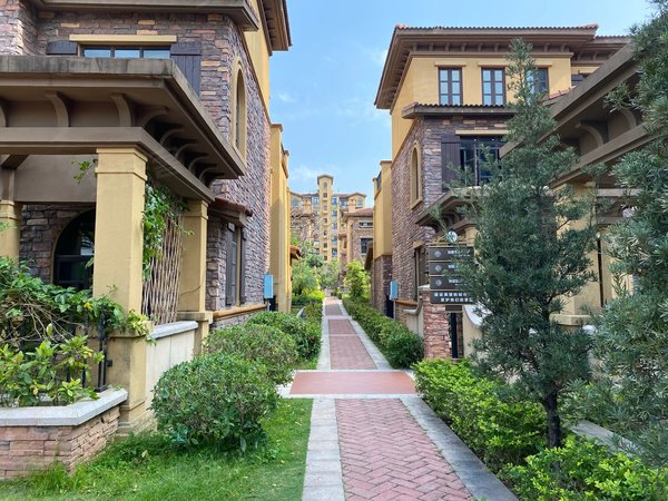 深圳坪山坑梓中粮一品澜山花园百泰珠宝大厦对面,中粮别墅大盘精装3房