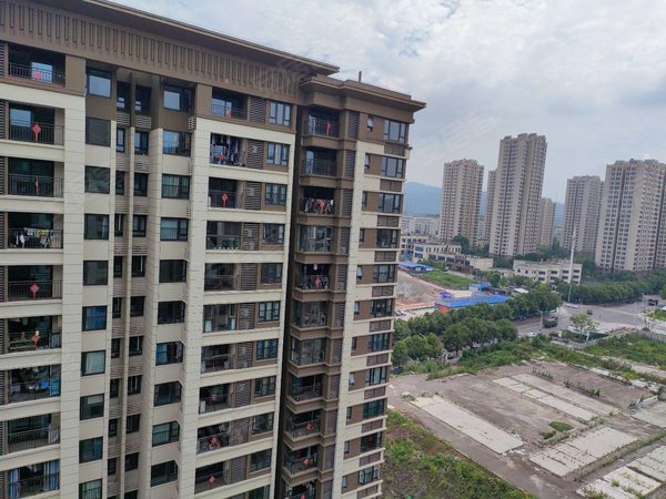 重庆北碚水土万科四季花城一期可以短租或月付 轻轨6号线出口旁 拎包