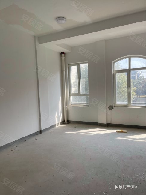 十里别墅212平米四房白坯新房