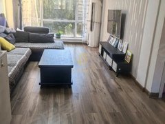 丹东振兴第二医院二院对面 电梯两室 包取暖物业 拎包入住！出租房源真实图片