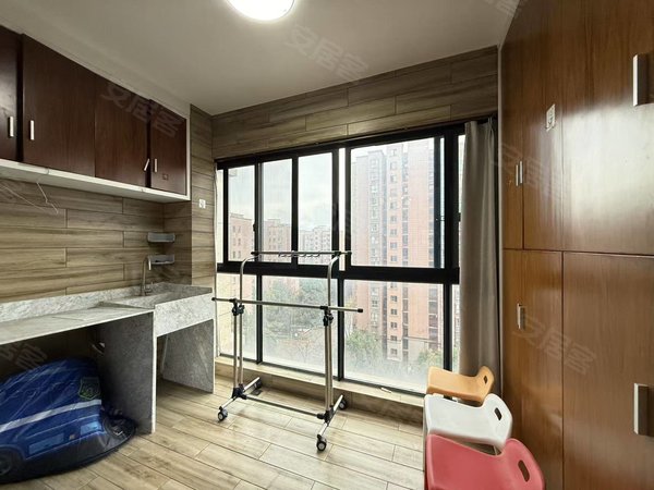 金华永康永康市区万鸿名城溪心方向小区，两室，可当三室，包物业车位，家具齐全，拎包入住出租房源真实图片