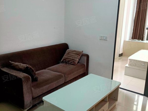 广州白云金沙洲金满家园长租短租 日租 6号线 横沙地铁口非常近 采光