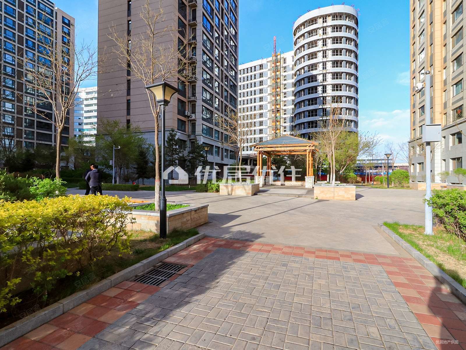 博园公寓朝向南北3室210万元毛坯