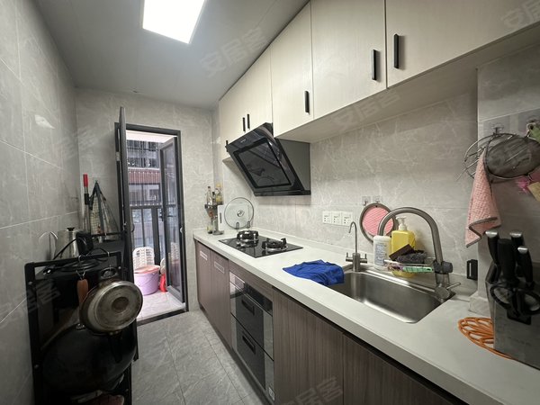 潮州湘桥潮枫路滨江华府滨江华府电梯中层70平2房,东南向,出租,只租