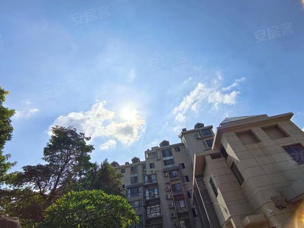 湖里中心小学旁特房华苑三房两厅两卫出租小区环境优美