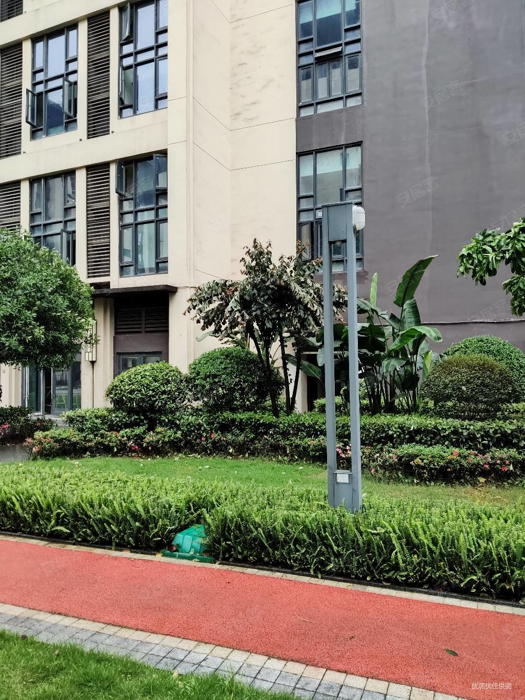 轻轨边 商业街中心楼上 精装二房 朝南 拎包入住,天泰金地广场二手房