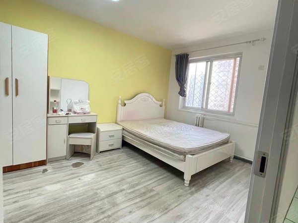 北京丰台青塔春园一号线地铁 小屯路 大成路 青塔春园精装一居室出租