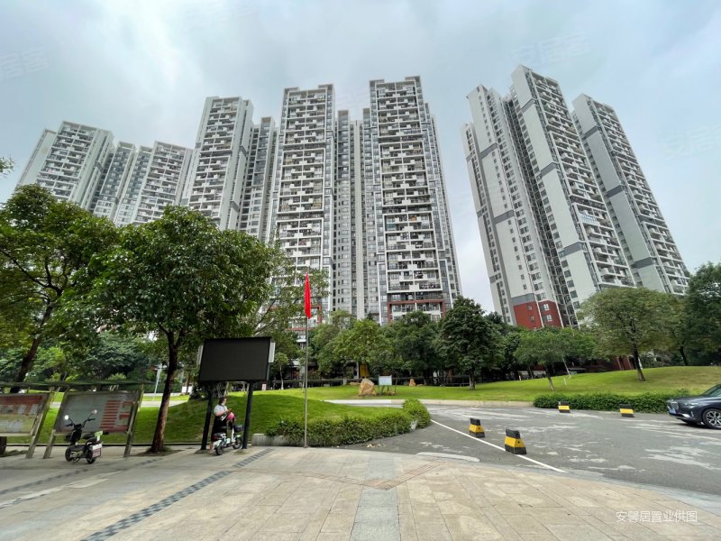 东湖映月4室2厅2卫140.65㎡南北418万