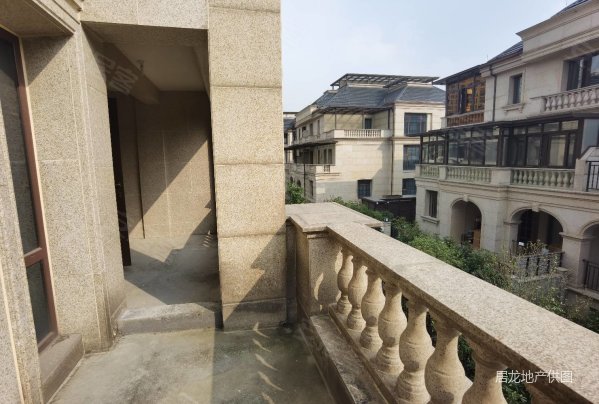 夏宫豪庭沿河双拼别墅,土建已做,花园200方,看房随时诚意卖,夏宫豪庭